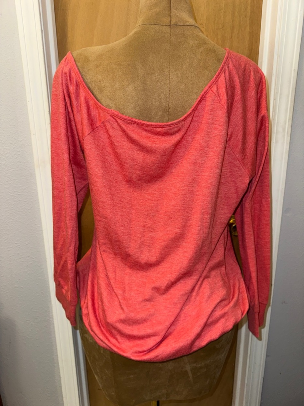 torrid Coral Off-the-Shoulder Knit Top- lightweight sweatshirt Sz 1 or 1X - Picture 4 of 8